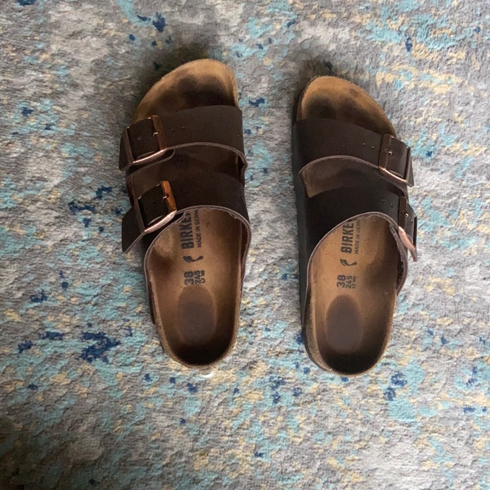 brown birkenstock’s